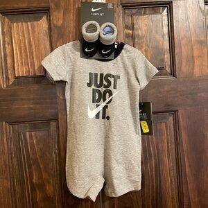 Nike boys 2 piece set size 0-6 month